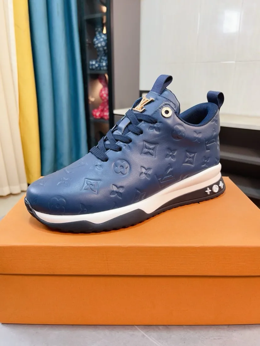 Ex-factory price 520🌹🌹[lv]🌹High-end men's shoes brand: Official website 1:1 Latest masterpiece: The upper is made of Italian imported first-layer cowhide punching design➕made of full genuine leather lining🔥, making walking more convenient and comfortable! Exclusive new style, stunning work [color]! Create a fashionable personality to set off your uniqueness! A must-have for trendy men! Classic🔥Number: 38-44